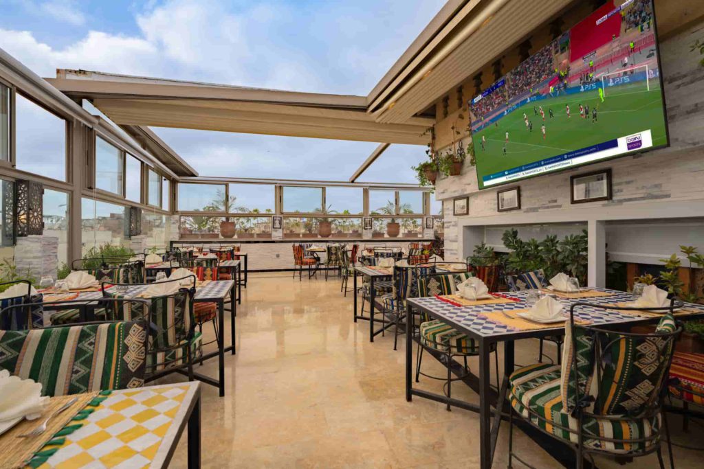 Le Matin se Révèle : Pourquoi le Petit-Déjeuner aux Terrasses Dar El Kaid est une Invitation au Voyage
